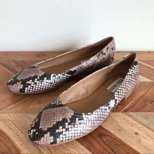 Steve Madden Danni Printed Flat Snake